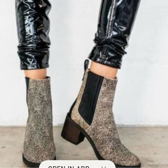 UGG AUSTRALIA CAMDEM EXOTIC CALFHAIR CHELSEA‎ BOOTS SIZE 8 - Picture 1 of 8